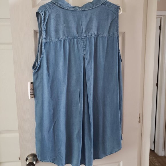 NWT - Sleeveless Tunic Blouse - Picture 3 of 4